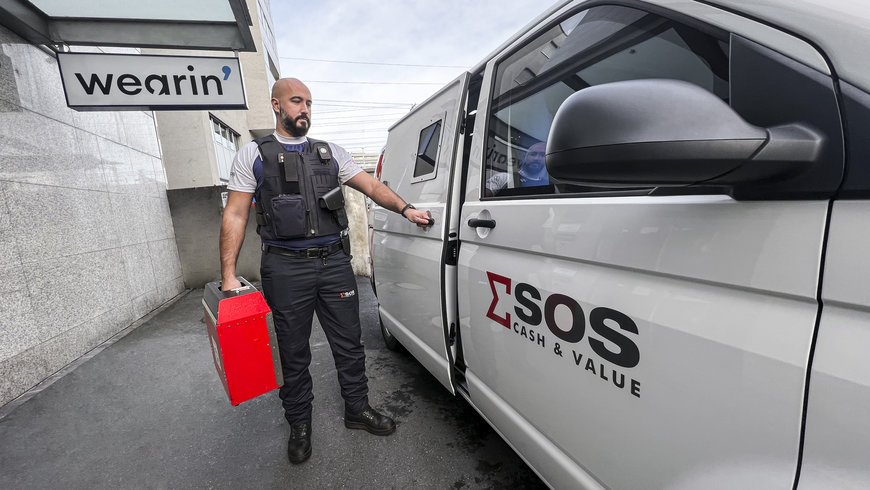 il personale di sicurezza addetto al trasporto di SOS Cash & Value aumenta la sicurezza nello svolgimento delle proprie funzioni grazie al gilet high-tech di Wearin’ 
